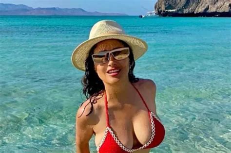Salma Hayek Dances In Tiny Bikini As Fans Praise Her Ageless Beauty Mirror Online