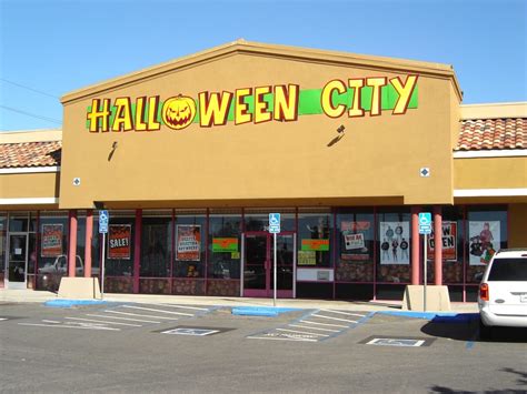 halloween city closed costumes   kettleman ln lodi ca