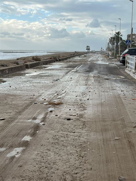 El Oleaje Invade Calzada Y Viviendas En La Playa De Almassora Y El PP