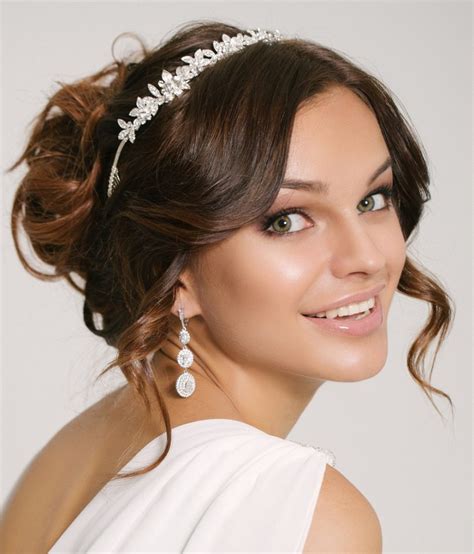 19 Wedding Hairstyles With Headbands For The Modern Bride