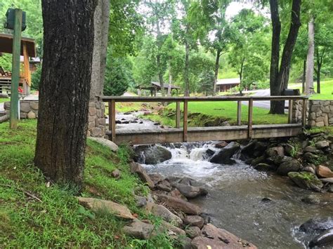 Raccoon Retreat - Lands Creek Log Cabins