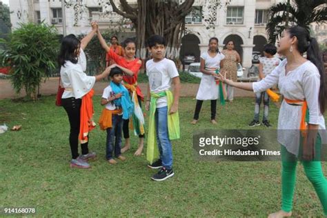 Street Play Campaign To Spread The Message Of Swacha Bharat Abhiyan Photos And Premium High Res