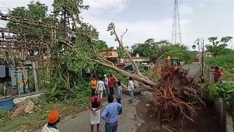 70 किमी की रफ्तार से इस कदर आया अंधड़घरों में छिपकर बैठे लोग Video