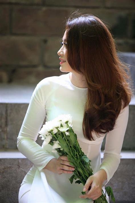 Hot girl Lào bị nhầm tưởng gái Việt khi mặc áo dài