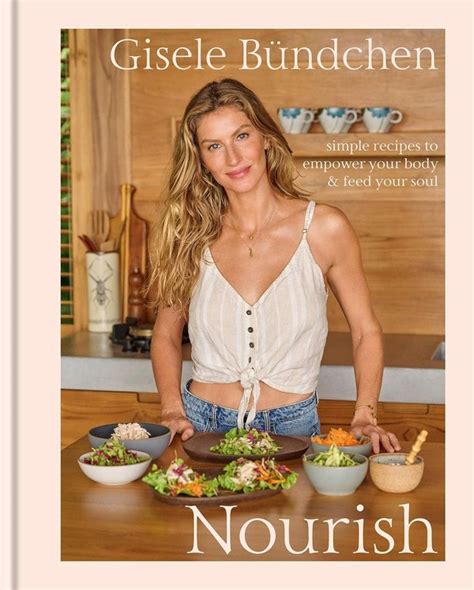 Gisele Bündchen lança livro de receitas A comida é vital para um