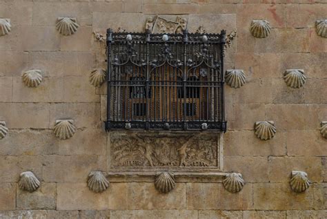 Las Tres Rejas Exteriores De La Casa De Las Conchas Son Excepcionales