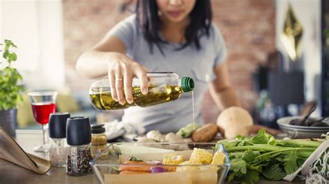 The Best Vegetable Oil Substitutes For Every Occasion