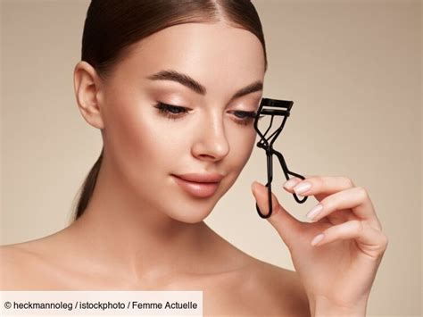 Eyelash Curler Cette Astuce Pour Maquiller Ses Yeux Avec Un Recourbe