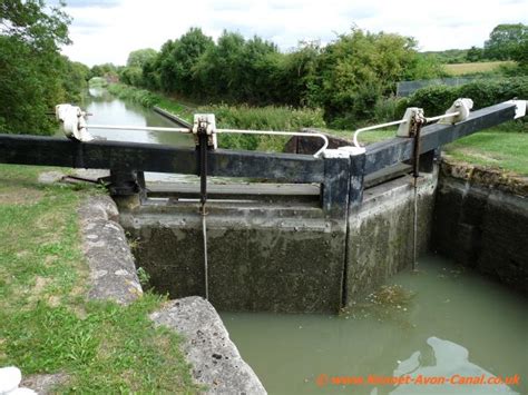 Kennet and Avon Canal - Dun Aqueduct via Little Bedwyn to Crofton Locks.