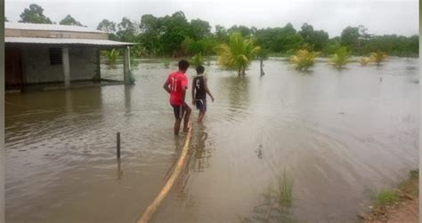 Fuertes Lluvias Causan Inundaciones En El Sur De Belice Estereo Amor