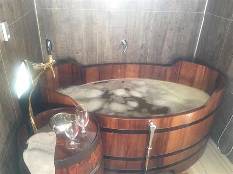 Friend Sent Me This Pic Of A Beer Hot Tub In Iceland Beer On Tap Included In The Price Living