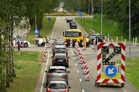 Flinke Schade Bij Aanrijding Tussen Twee Auto S Oozo Nl