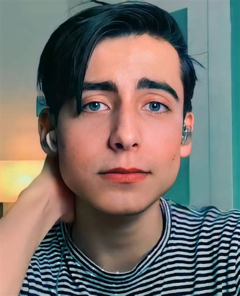 Aidan Gallagher En Celebridades Adolescentes Chicos Famosos