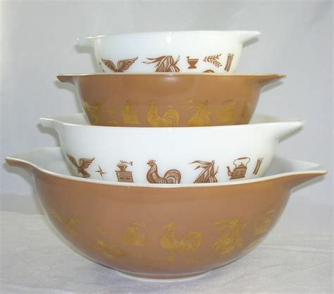 Vintage Set Of Pyrex Nesting Cinderella Bowls Early Americana Pattern