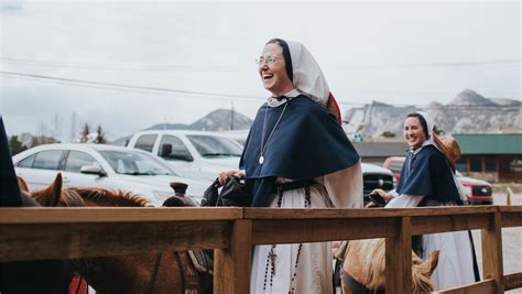 Abrir Os Bra Os A Cristo E Aos Irm Os Sem Deixar Roubar A Alegria