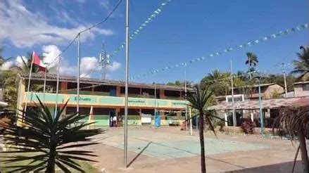 Ayacucho Profesor Pide Ayuda Para Colocar Techo Al Patio De Colegio