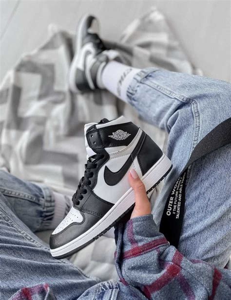 Кроссовки Nike Jordan I женские Найк Джордан Nike Air Force 1 Air Max ...