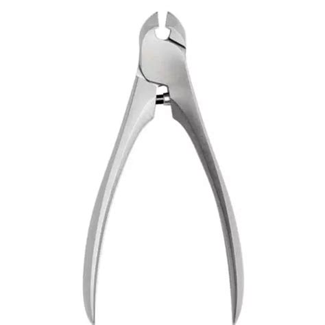 11 Best Japanese Nail Clippers Of 2024 As Per A Makeup Artist