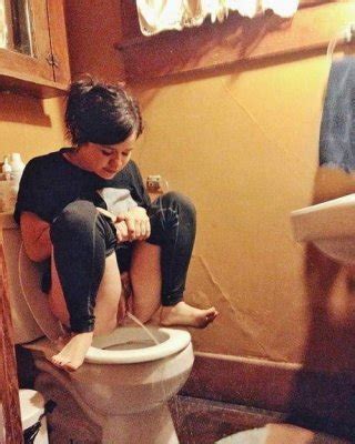 LADY MILF MATURE PEEING Porn Pictures XXX Photos Sex Images PICTOA