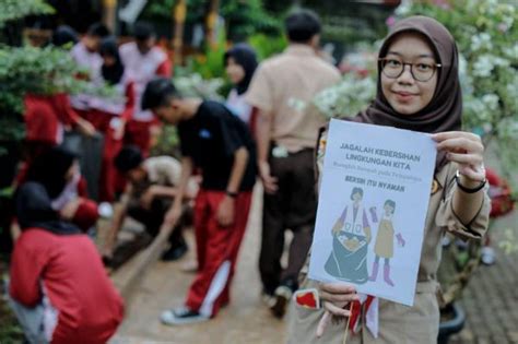 Sman 2 Purwakarta Amalkan Gerakan Memungut Sampah
