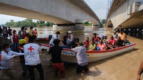 Solidaridad Y Valentía Mantienen La Esperanza Para Miles De Personas