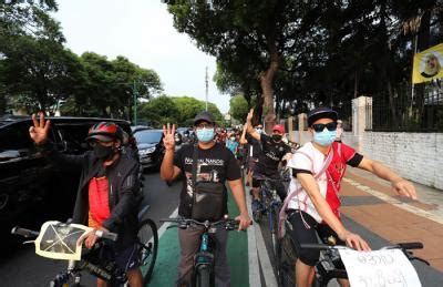 Aksi Gowes For Democracy Kecam Kudeta Myanmar