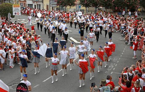 Vidéo Feria de Dax 2022 le défilé des troupes folkloriques