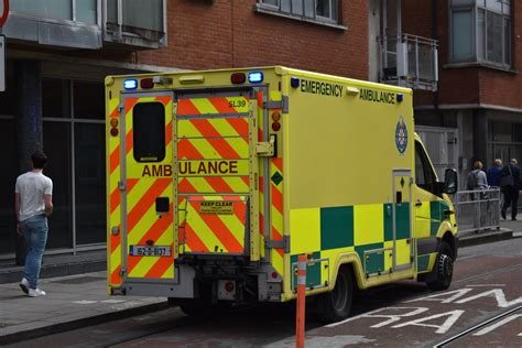 Irish National Ambulance Service Mercedes Sprinter Eme Flickr