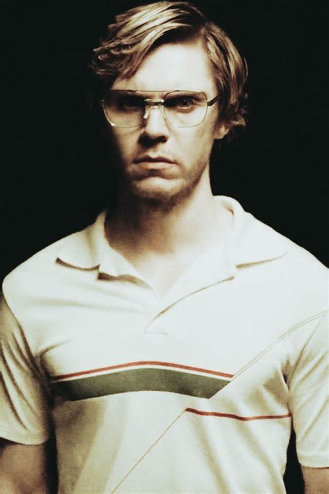 Evan Peters As Jeffrey Dahmer In Monster The Jeffrey Dahmer Story