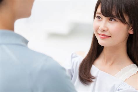 浮気女の顔に特徴はある？浮気癖の性格や浮気中に使うフレーズもご紹介 探偵調査ナビ