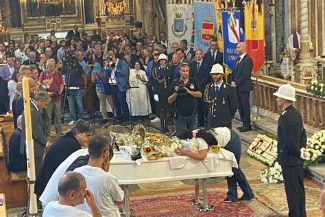 Funerali Giovanbattista Cutolo La Predica Del Vescovo Battaglia A