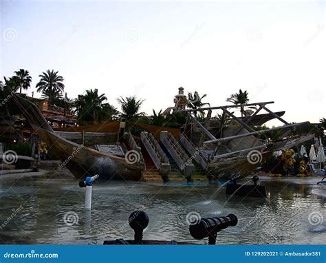 Wadi Water Park Salvaje En Dubai Uae Foto Editorial Imagen De