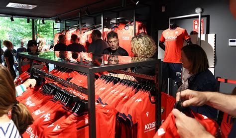 Imágenes de las nuevas camisetas de Osasuna