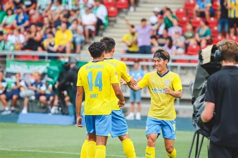 遠藤渓太さんのインスタグラム写真 遠藤渓太instagram「erste Spiel In Heim Stadion 🟡🔵