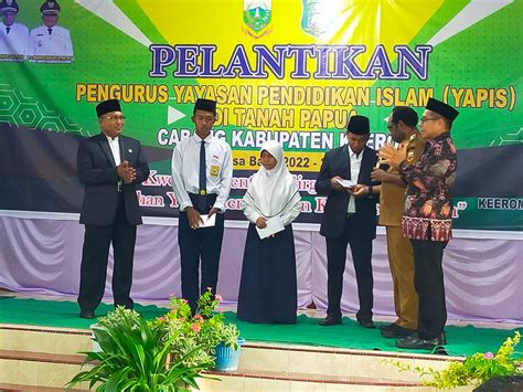 Rektor Iisip Yapis Biak Berikan Apresisasi Dan Penghargaan Kepada