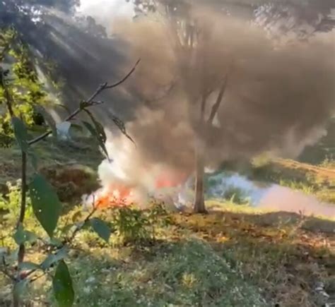 Vídeo Casal a caminho de velório perde controle do veículo que saiu da