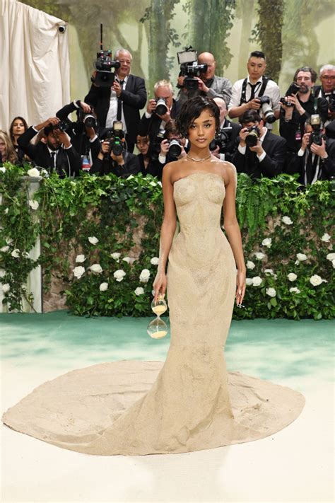 Tyla Needed Some Help Up The Met Gala Steps In Her Sculpted Sand