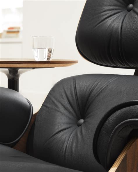 EAMES Lounge Chair con Ottoman Cuero Negro Colección