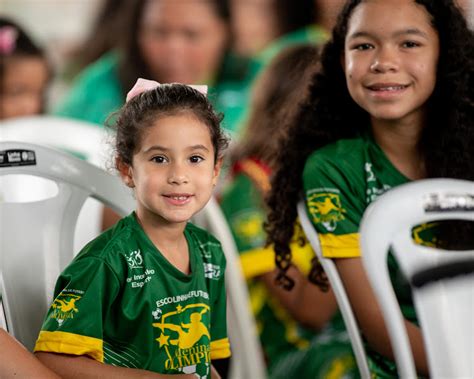 Escolinha de futebol na Região Metropolitana de Fortaleza recebe doação