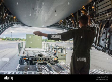60k Tunner Aircraft Loader Hi Res Stock Photography And Images Alamy
