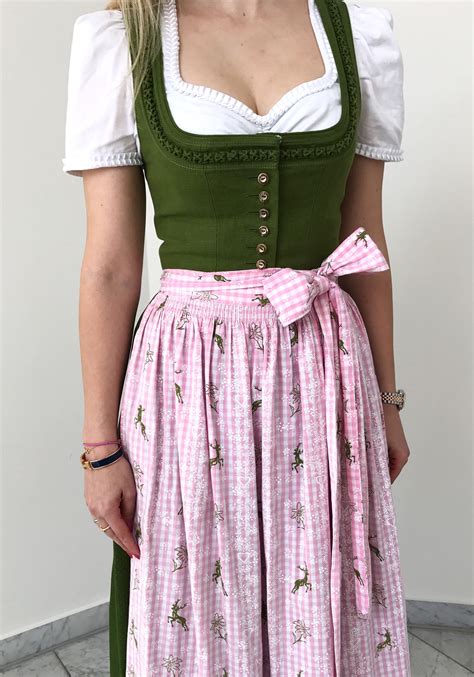 Dirndl Schleife Binden Das Bedeutet Sie Rechts Links Und In Der Mitte