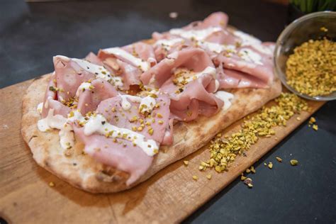 Focaccia Con Mortadella Stracciatella E Pistacchio Pinsaci Tu