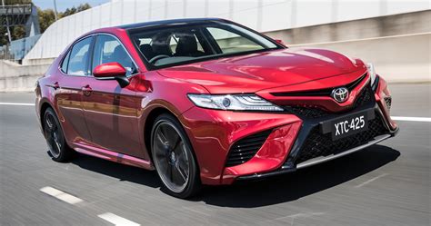 Toyota Camry Tembusi Pasaran Australia L Hibrid Dan L V