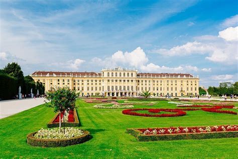 2023 Skip-the-Line Schonbrunn Palace Guided Tour and Vienna Historical City Tour