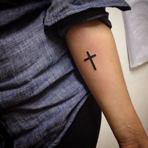 Tatouage Minimaliste Croix La Croix Minimaliste Tatouage