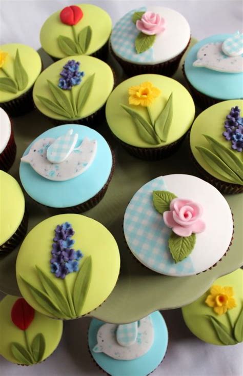 47 Beautiful Fondant Cupcake Toppers That Will Leave You In Awe Artofit