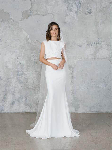 Minimalist Wedding Dresses That Are Simple And Understated