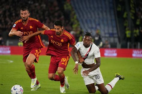 Milan Vs Roma Duel Lulusan Coppa Italia Bola Net