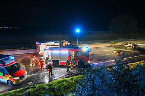 FW SE Schwerer Unfall Mit Mehreren Fahrzeugen Und Verletzten