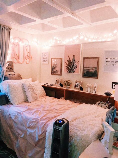 Pink Vibes 🌸 Dorm Room Designs Pink Dorm Rooms Dorm Room Inspiration